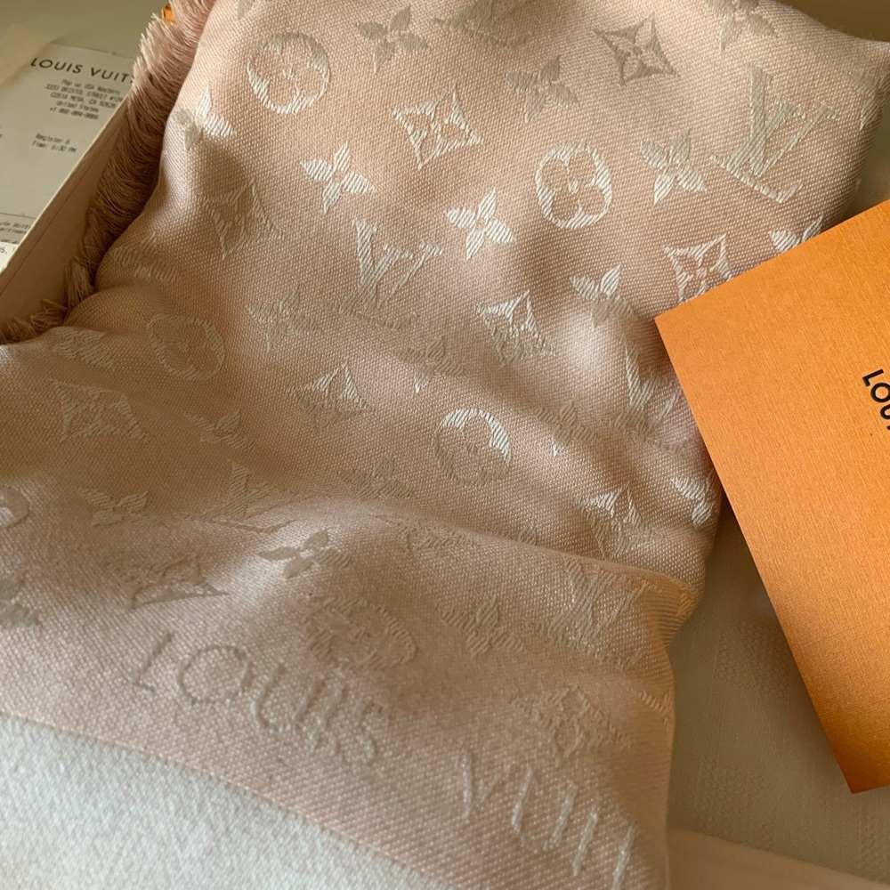 Louis Vuitton- Scarf Pink Monogram - Picture 5 of 8
